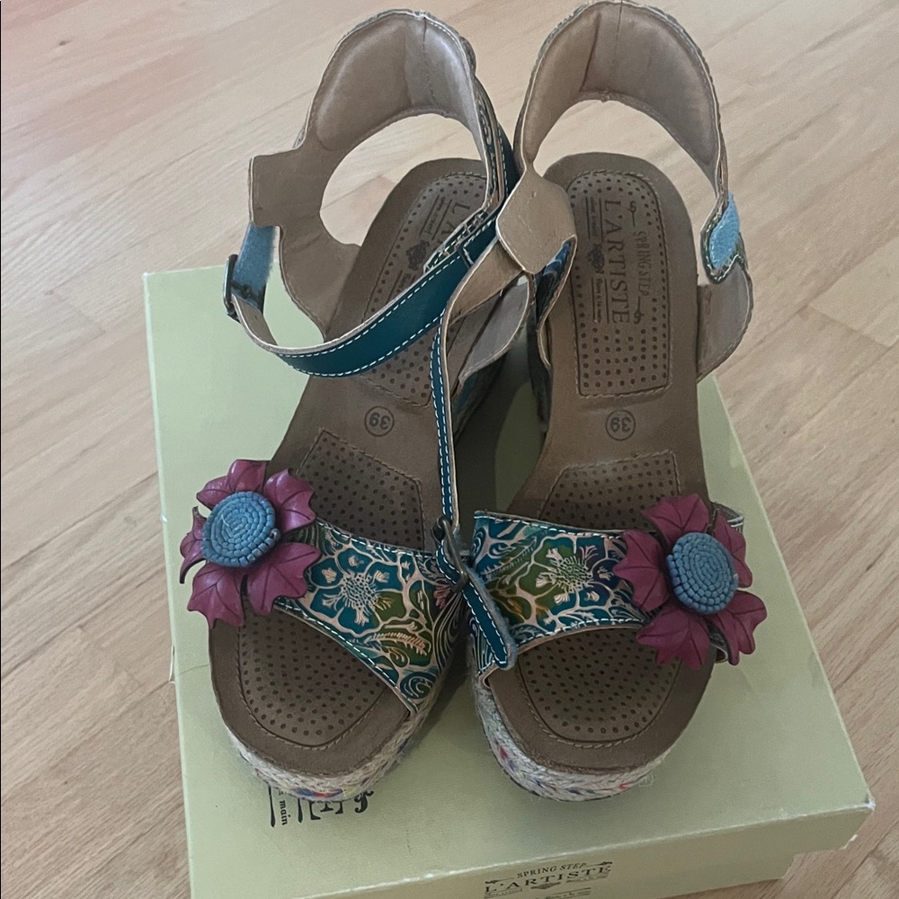 L'ATISTE Women's Sandals with Floral Accents - teal and pink Velcro close